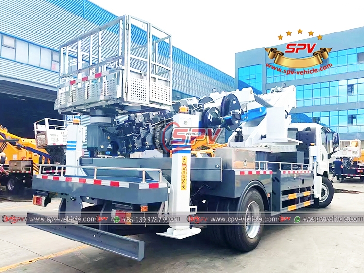 ISUZU GIGA 2 Axles Manlift Truck - Rear Right Side